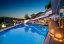25 m Infinity-Pool mit Massageliegen im Hotel Jagdhof